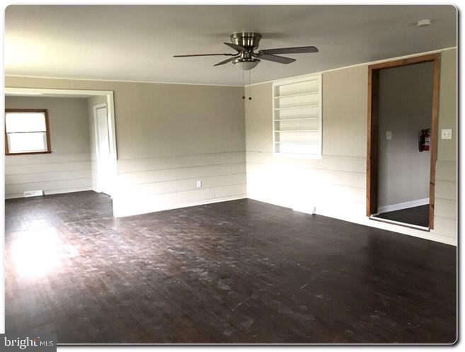 41 Cool Run Road Bridgeton, NJ 08302 - Photo 4 of 19 Living Room