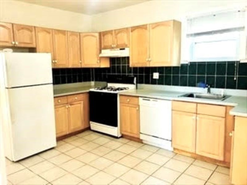 8 Berkeley Street, Unit 3 Watertown, MA 02472 - Photo 11 of 14