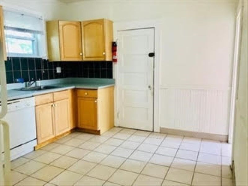 8 Berkeley Street, Unit 3 Watertown, MA 02472 - Photo 13 of 14