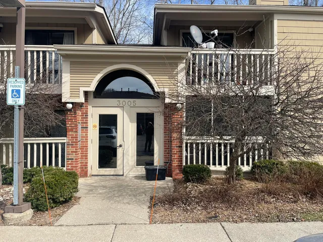 $2,000 | 3005 Fernwood Avenue, Unit 103, Ann Arbor, MI 48108