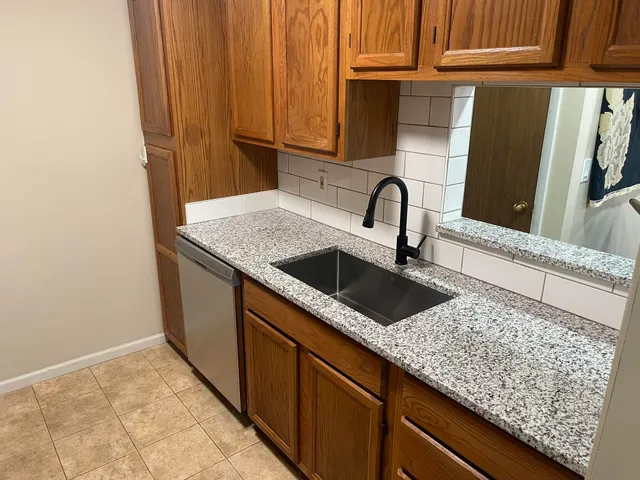 $2,000 | 3005 Fernwood Avenue, Unit 103, Ann Arbor, MI 48108