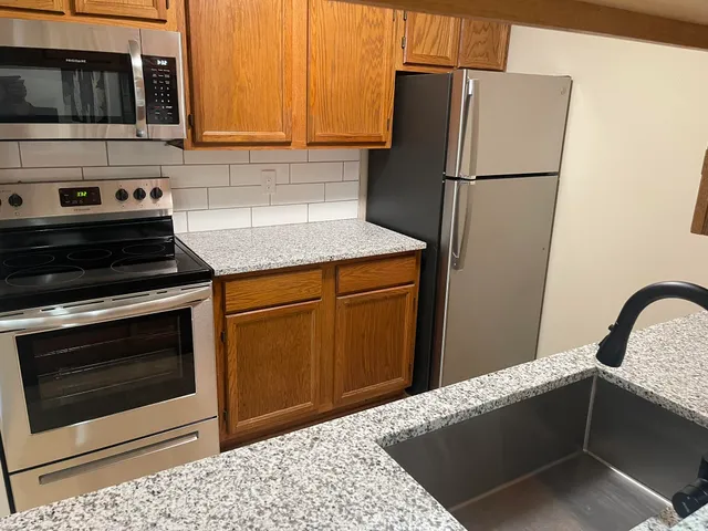 $2,000 | 3005 Fernwood Avenue, Unit 103, Ann Arbor, MI 48108