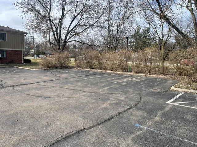 $2,000 | 3005 Fernwood Avenue, Unit 103, Ann Arbor, MI 48108