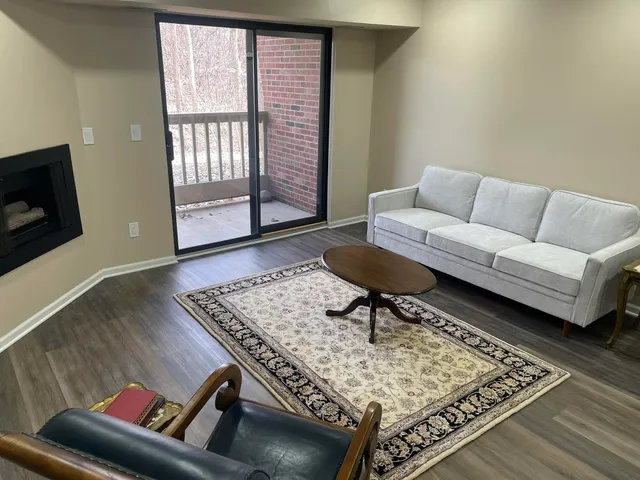 $2,000 | 3005 Fernwood Avenue, Unit 103, Ann Arbor, MI 48108
