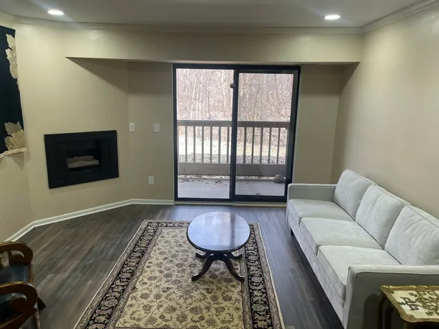 $2,000 | 3005 Fernwood Avenue, Unit 103, Ann Arbor, MI 48108