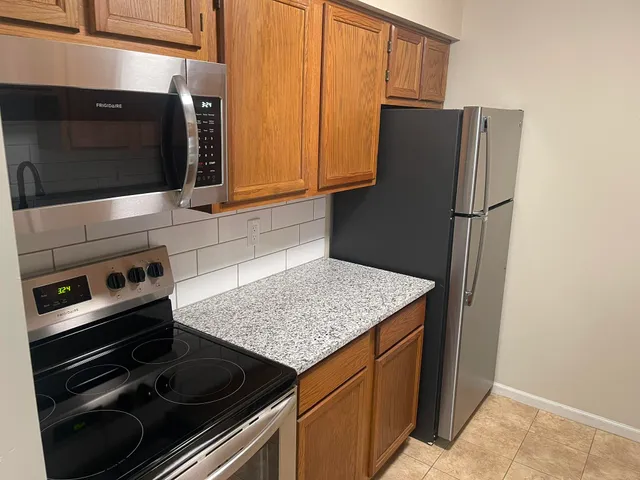 $2,000 | 3005 Fernwood Avenue, Unit 103, Ann Arbor, MI 48108