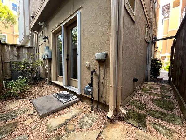 $3,300 | 5207 Gibson Street, Unit A, Houston, TX 77007