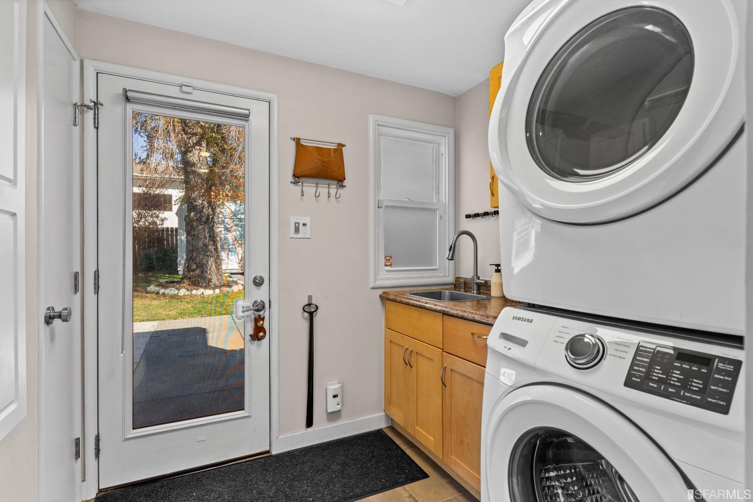 1854 Key Boulevard El Cerrito, CA 94530 - Photo 20 of 43 a view of livingroom with washer and dryer