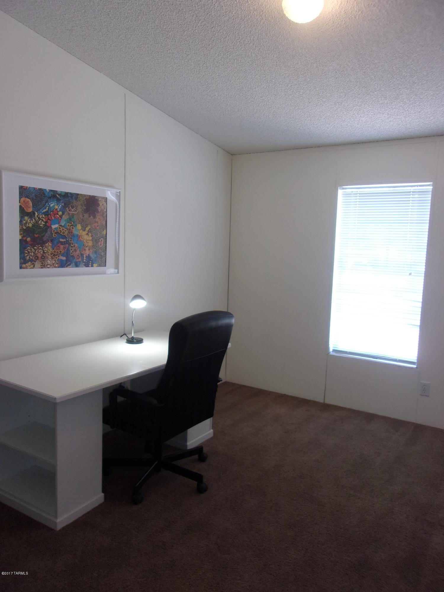 307 West King Road Tucson, AZ 85705 - Photo 10 of 17 a workspace with furniture and a window