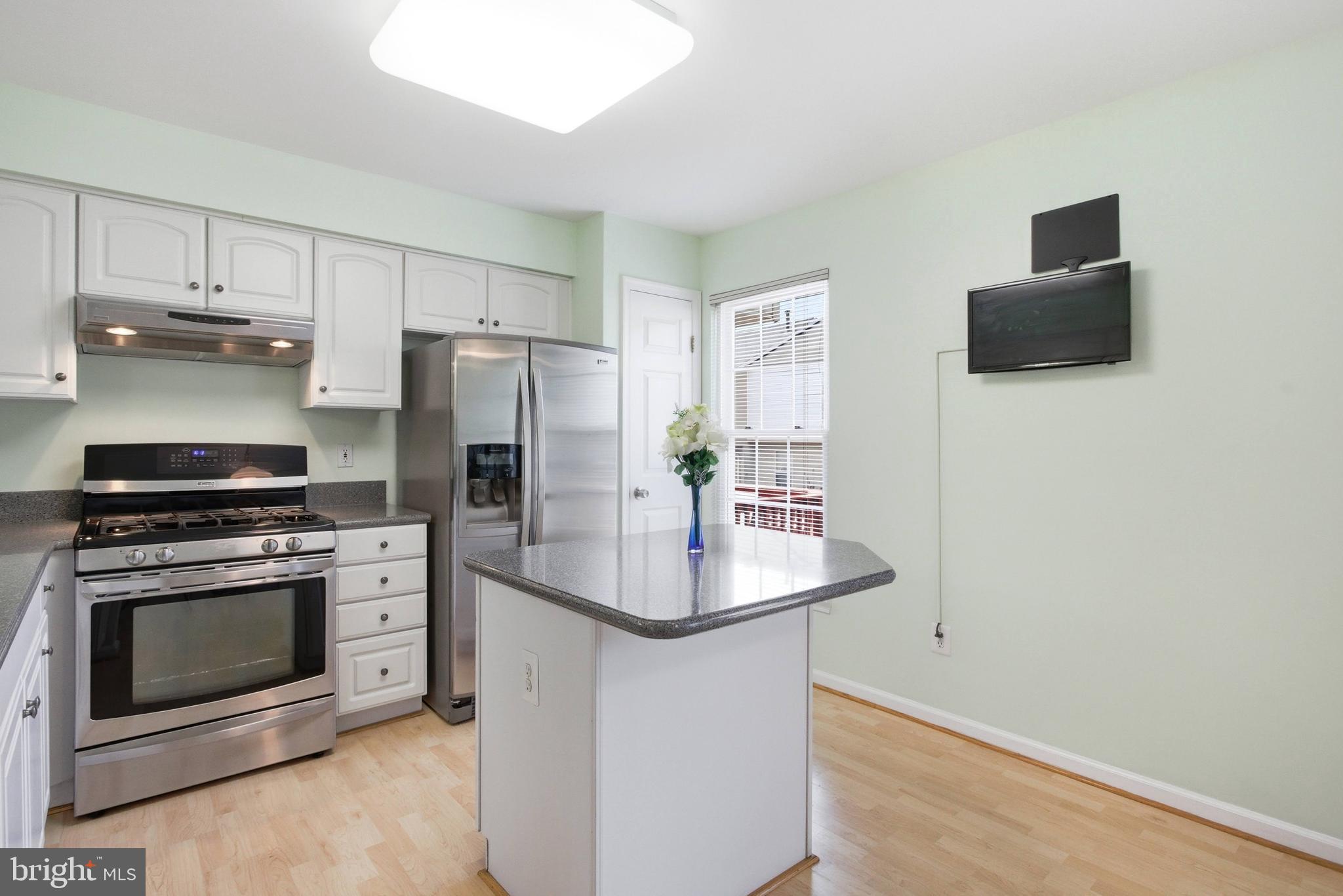6397 Stagg Court Springfield, VA 22150 - Photo 3 of 32