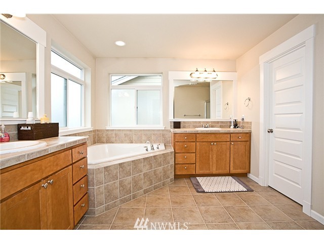 1618 170th Place Southeast Bothell, WA 98012 - Photo 9 of 15 Gallery Image 9