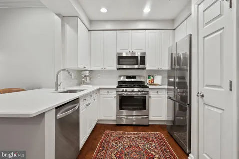 $425,000 | 5108 Donovan Drive, Unit 305, Alexandria, VA 22304