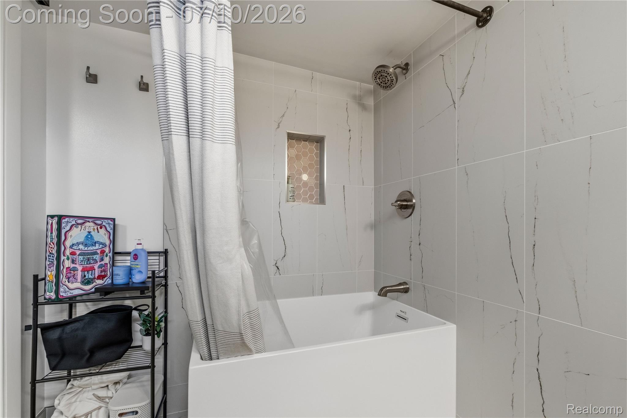16951 Elizabeth Street Franklin, MI 48025 - Photo 24 of 30 16591 Elizabeth0036.jpg