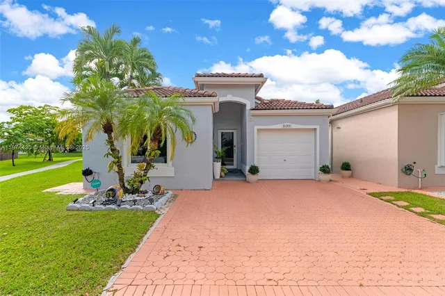 a view of a house with a yard