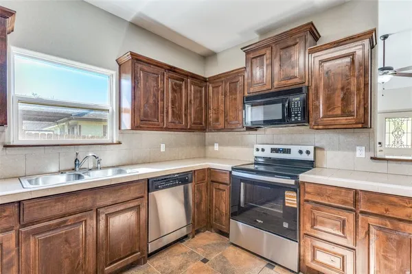 $290,000 | 1732 Lawther Drive, River Oaks, TX 76114