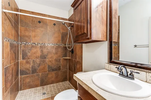an empty room with fan and a ceiling fan