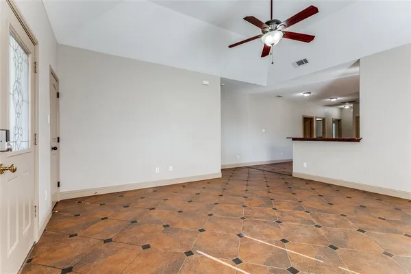 $290,000 | 1732 Lawther Drive, River Oaks, TX 76114