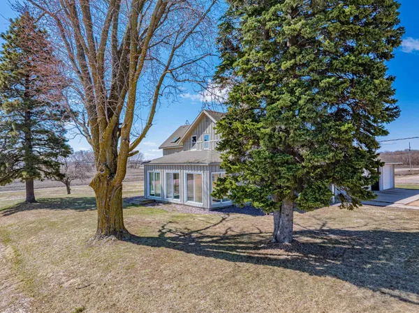$2,495 | 5690 County Road 10, Waconia, MN 55387