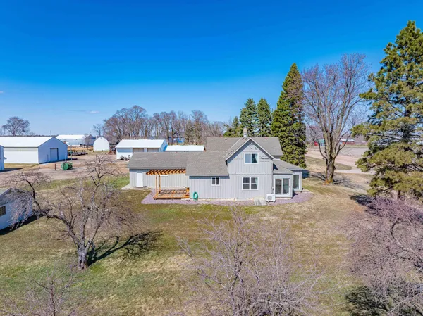 $2,495 | 5690 County Road 10, Waconia, MN 55387