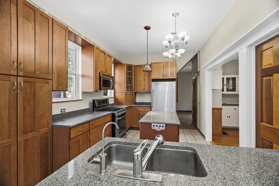 314 Custer Avenue Evanston, IL 60202 - Photo 10 of 32