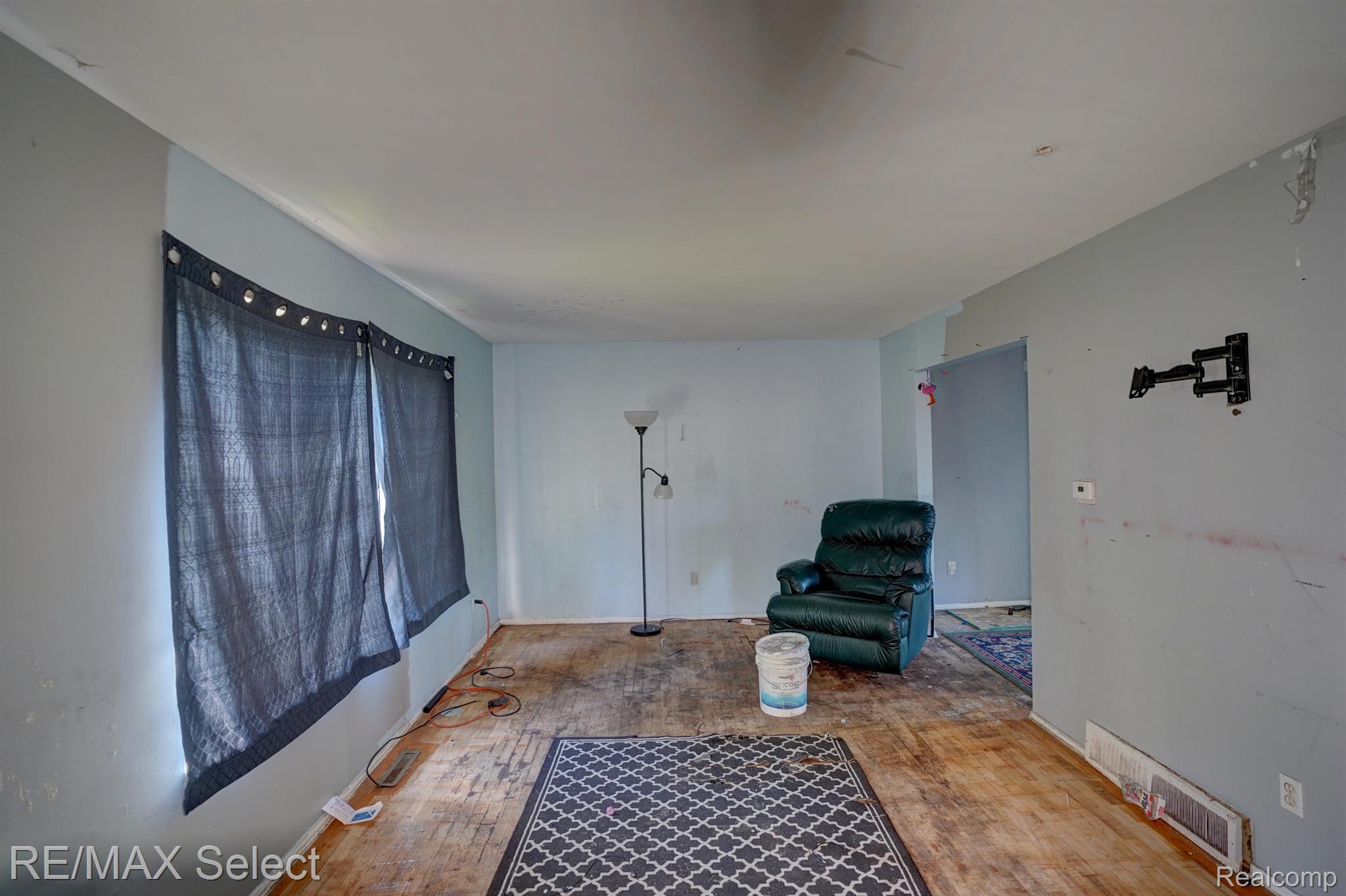 2818 East Pierson Road Flint, MI 48506 - Photo 4 of 6 Gallery Image 4