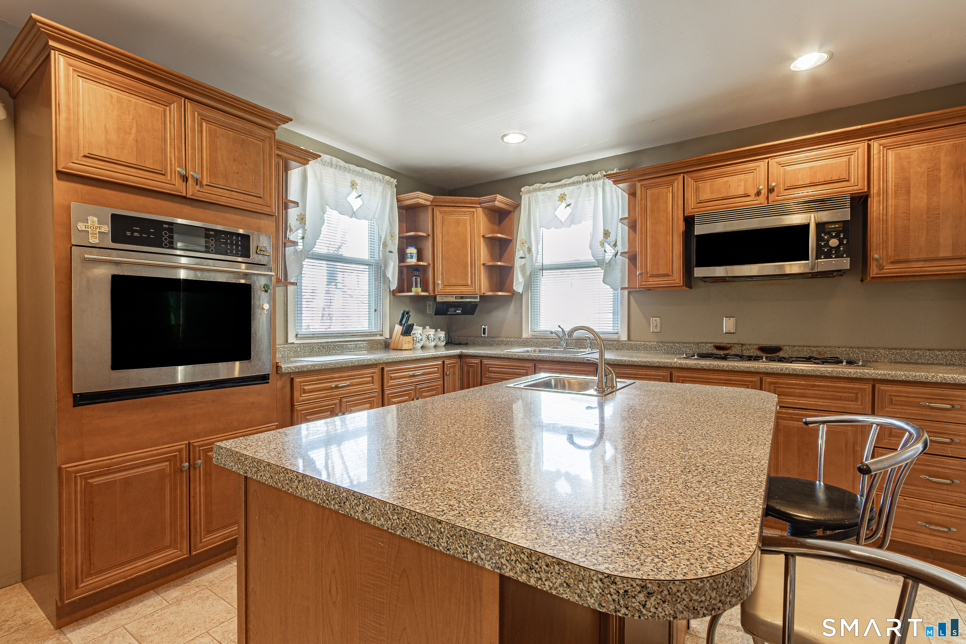 34 Queen Street Meriden, CT 06451 - Photo 4 of 30