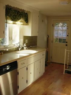 14 Westminster Road Centerville, MA 02632 - Photo 5 of 5 a bathroom with a sink a mirror and a bathtub