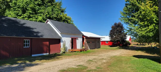 $820,000 | 17634 240th Street, Hutchinson, MN 55350