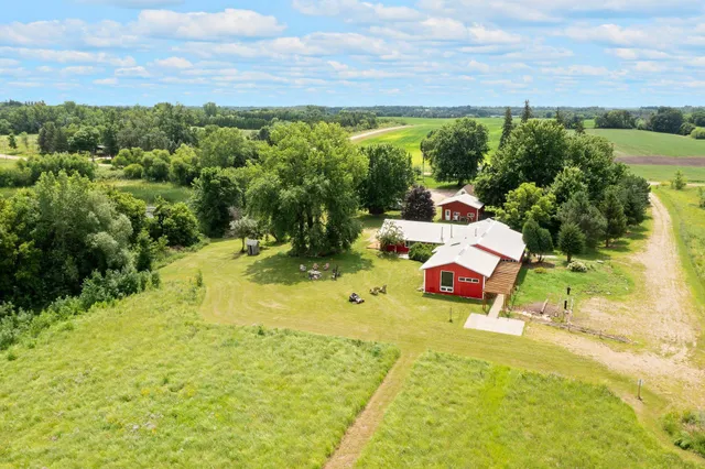 $820,000 | 17634 240th Street, Hutchinson, MN 55350
