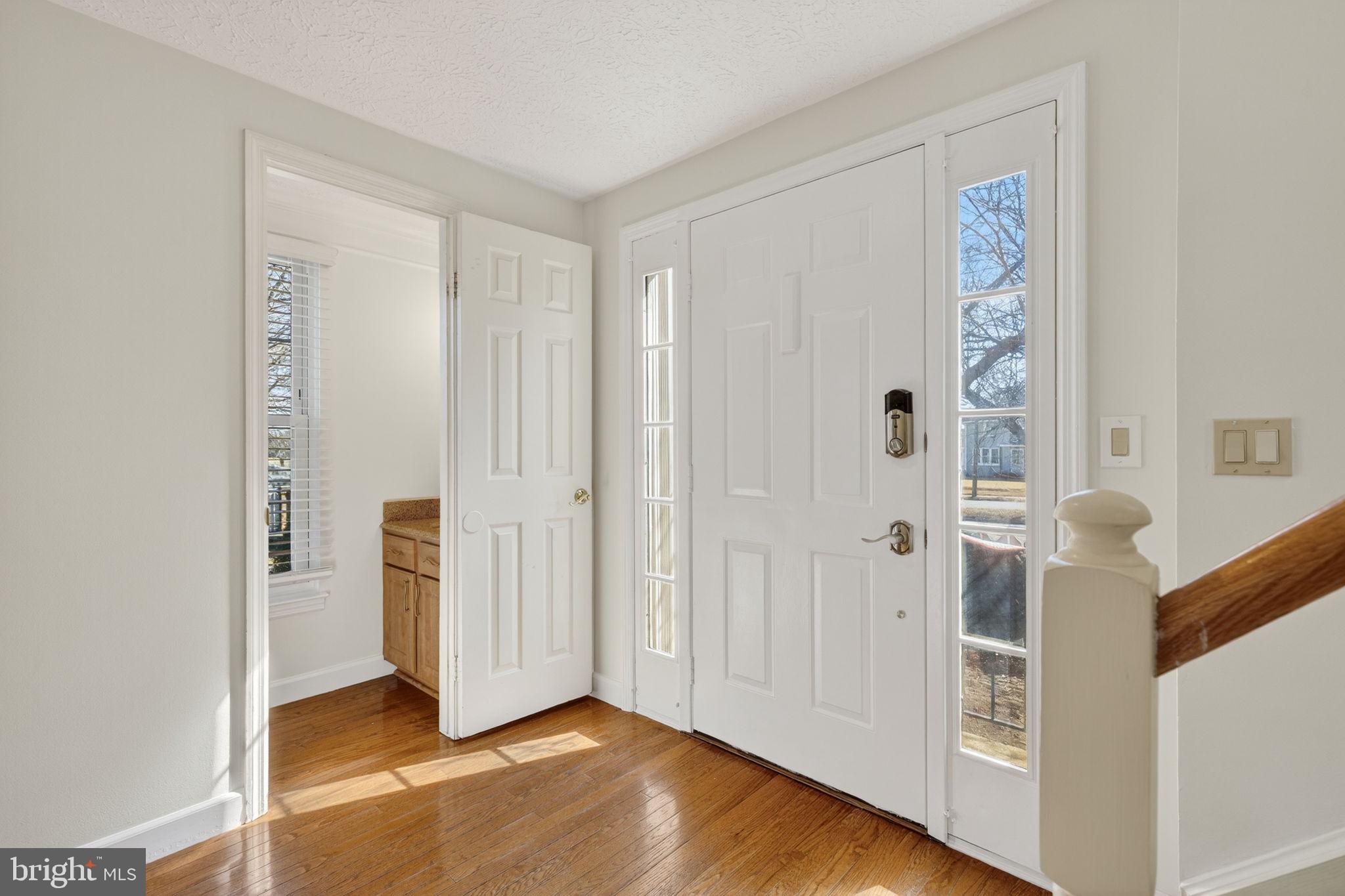 6178 Morning Glory Road Alexandria, VA 22310 - Photo 3 of 37