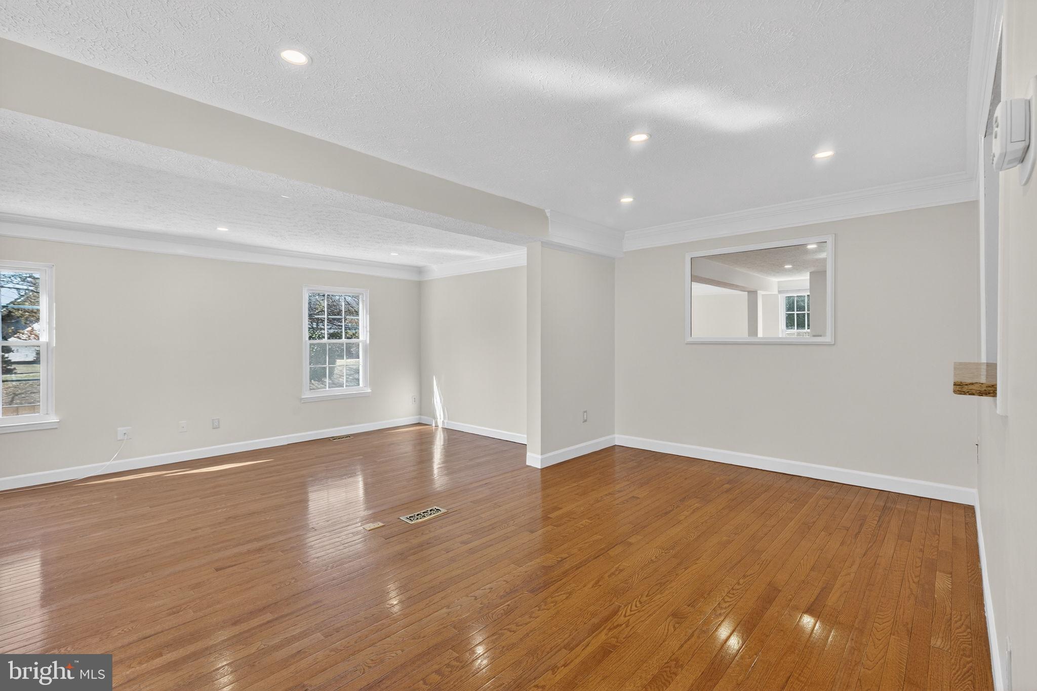 6178 Morning Glory Road Alexandria, VA 22310 - Photo 4 of 37