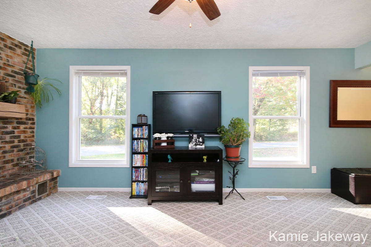 1141 Alderman Street Belding, MI 48809 - Photo 5 of 21 IMG_1548