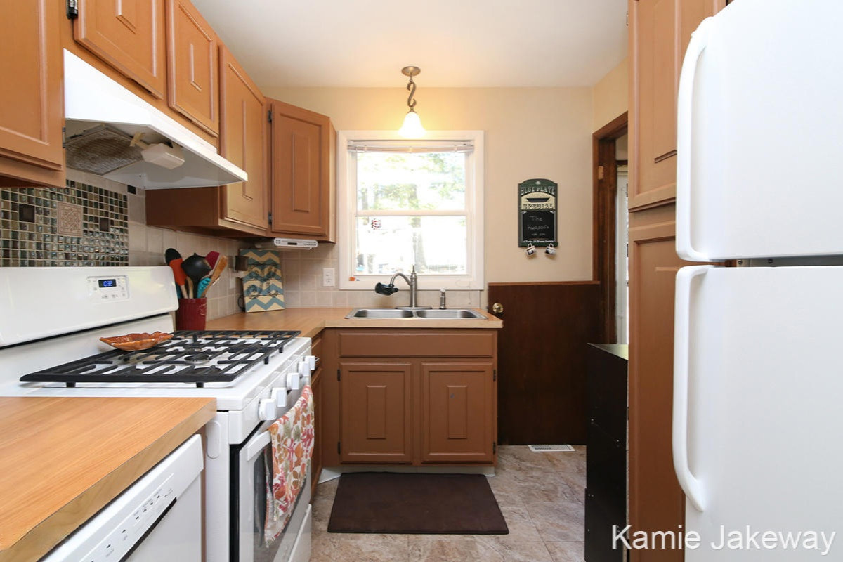 1141 Alderman Street Belding, MI 48809 - Photo 8 of 21 IMG_1551