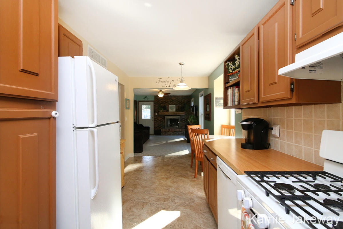 1141 Alderman Street Belding, MI 48809 - Photo 10 of 21 IMG_1553