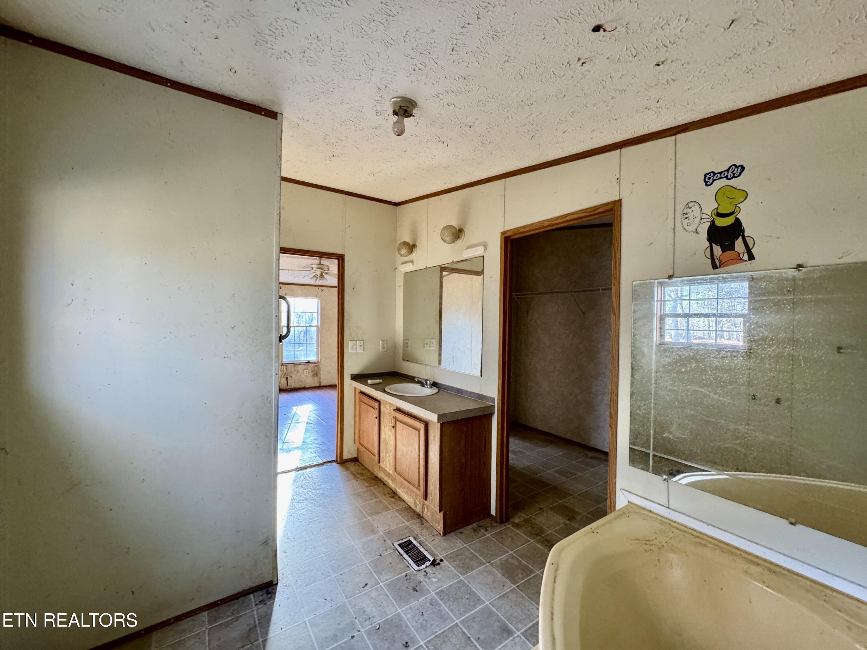 1265 Roberts Ridge Road Ten Mile, TN 37880 - Photo 32 of 43 32