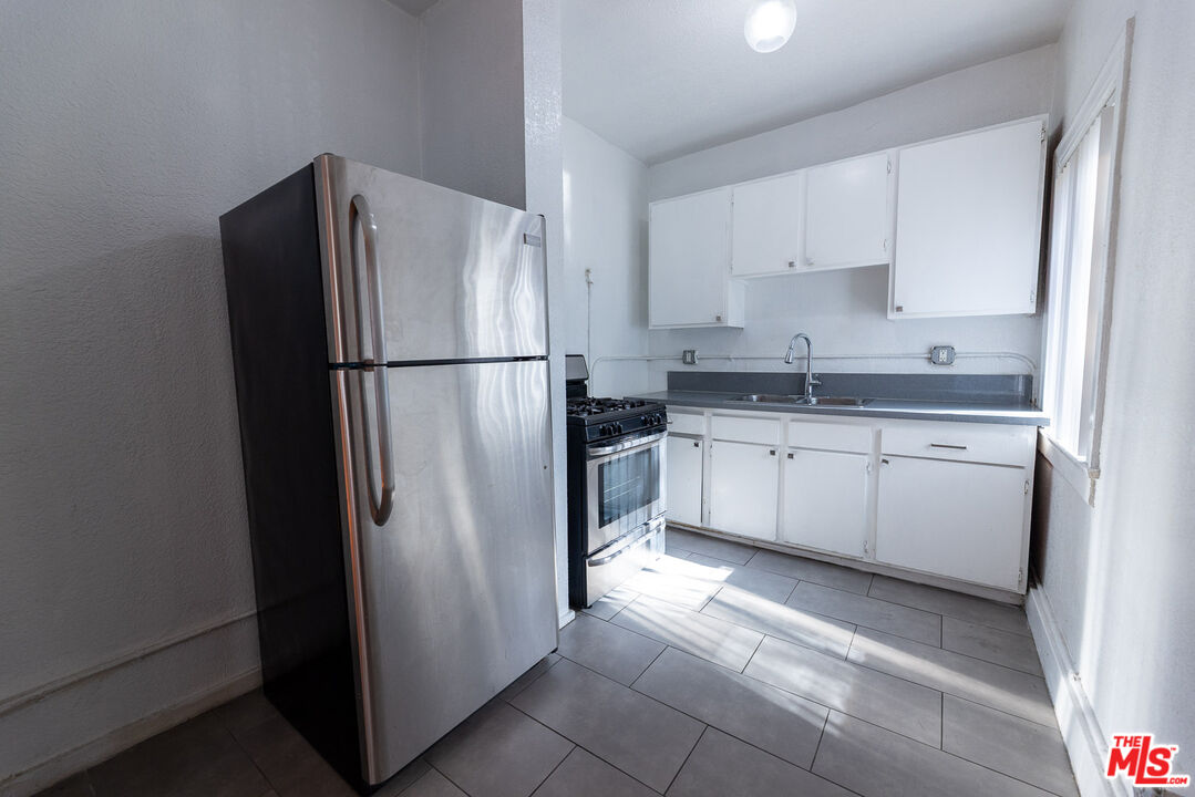 661 Shatto Place, Unit 102 Los Angeles, CA 90005 - Photo 5 of 16