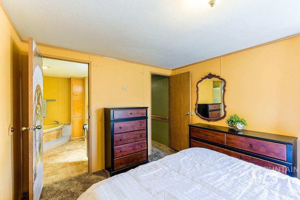 4325 Lenville Road, Unit 34 Moscow, ID 83843 - Photo 31 of 39 Bedroom featuring a textured ceiling and carpet floors