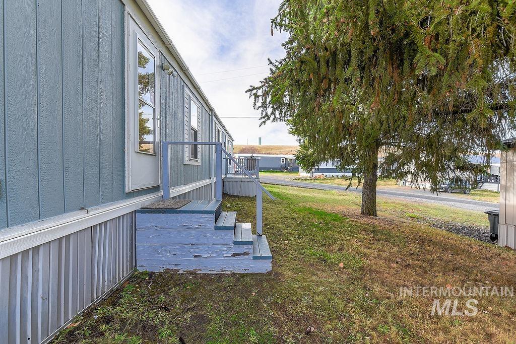 4325 Lenville Road, Unit 34 Moscow, ID 83843 - Photo 34 of 39 View of green lawn