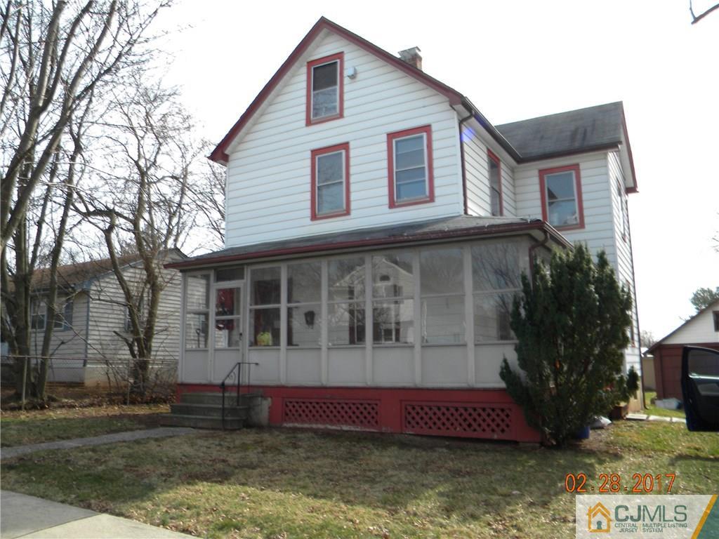 a view of house with a yard