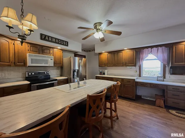 $264,500 | 2260 Knox Road 600 East, Wataga, IL 61488