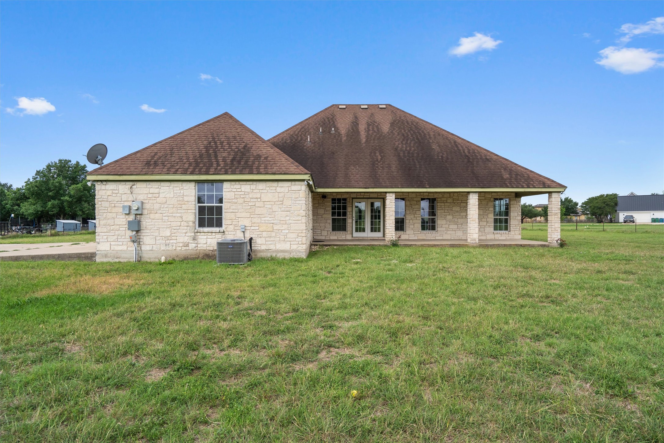 130 Cotton Rows Lane Taylor, TX 76574 - Photo 6 of 32 a front of a house with a garden