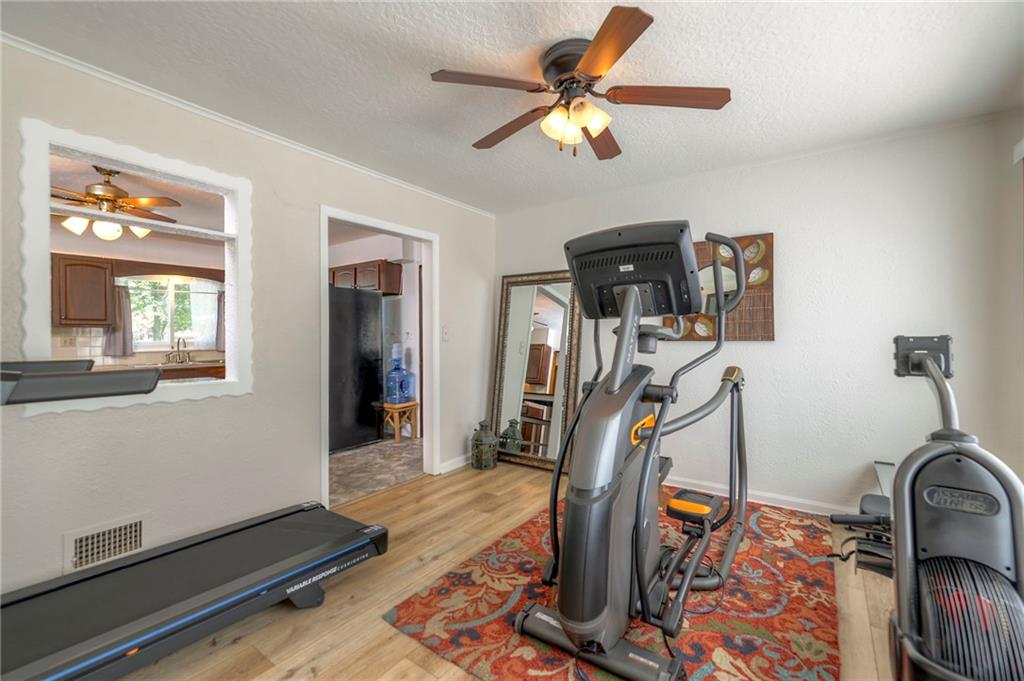 6215 Longview Road Kansas City, MO 64134 - Photo 13 of 40