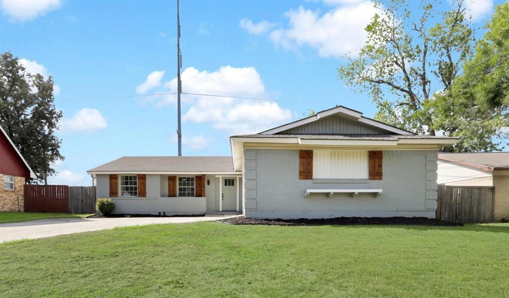 View of front of home with brick siding and driveway