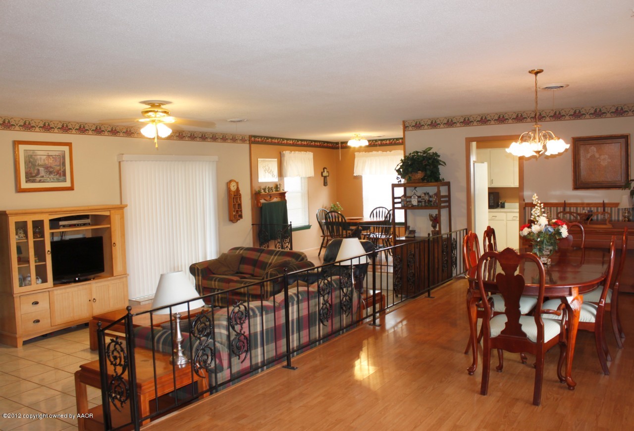 3706 Kingston Road Amarillo, TX 79109 - Photo 14 of 31 Dinning into Living v1