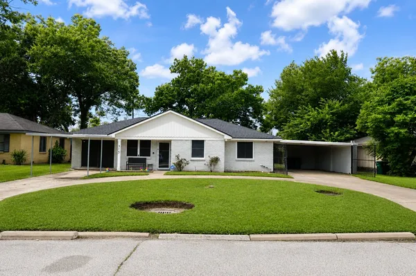 $275,000 | 315 East Janisch Road, Houston, TX 77022
