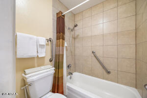 5829 East Buck Springs Road, Unit 140 Pinetop, AZ 85935 - Photo 32 of 37 a bathroom with a toilet and a bathtub