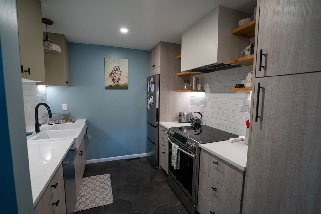 32 Autumn Lane, Unit 32 Amherst, MA 01002 - Photo 3 of 25