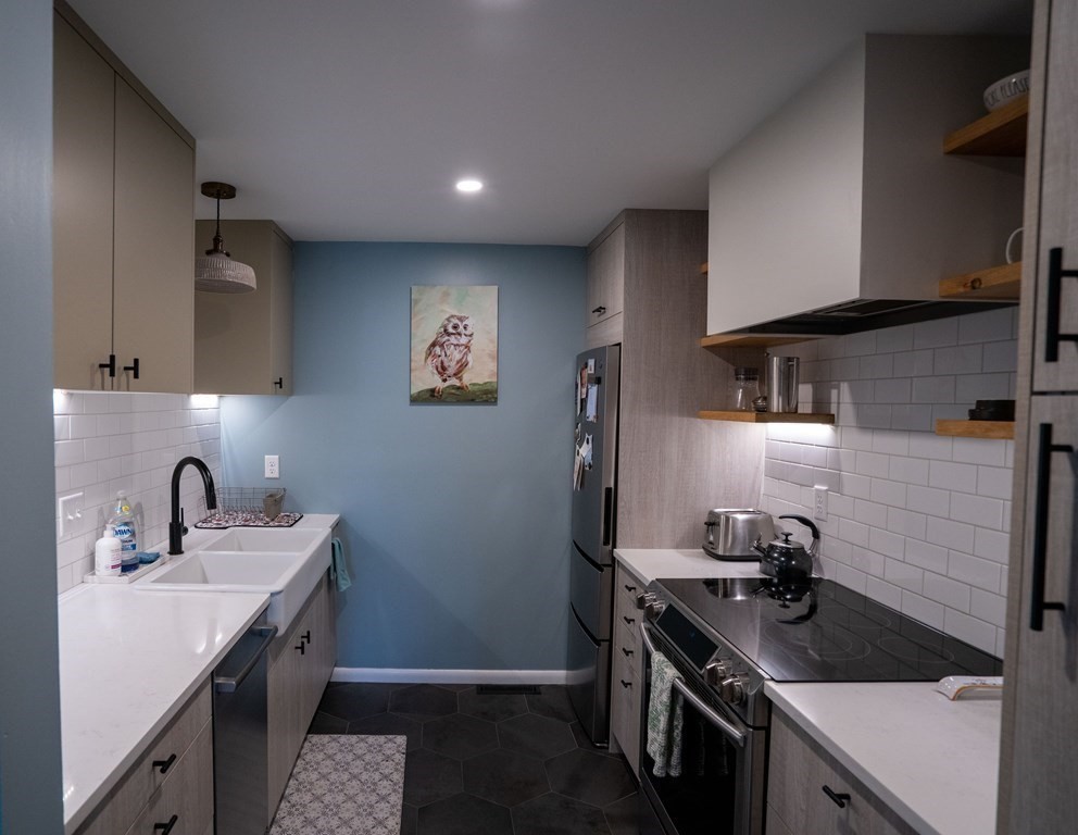 32 Autumn Lane, Unit 32 Amherst, MA 01002 - Photo 4 of 25