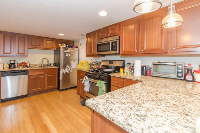 1832 West Addison Street, Unit G Chicago, IL 60613 - Photo 2 of 12