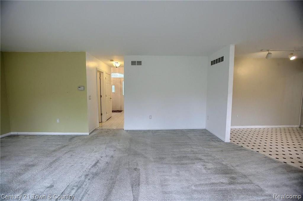 2187 Crystal Drive Rochester Hills, MI 48309 - Photo 15 of 32